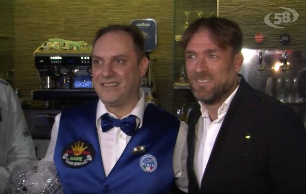 Biliardo, il campione Rizzo sul Tricolle per consegnare la coppa al presidente della Royal Inn