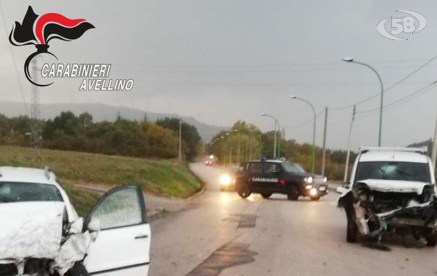 Conza della Campania, incidente stradale: tre feriti