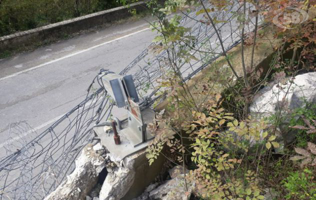 Caduta massi sulla strada provinciale, oggi nuovo sopralluogo. Mercoledì gli interventi di messa in sicurezza