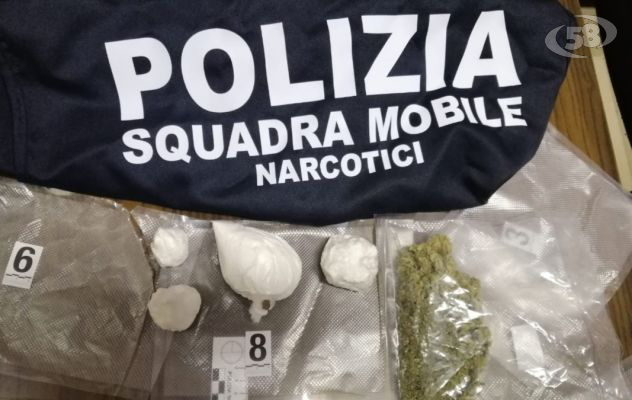 Spaccio di cocaina e marijuana, giovane in manette