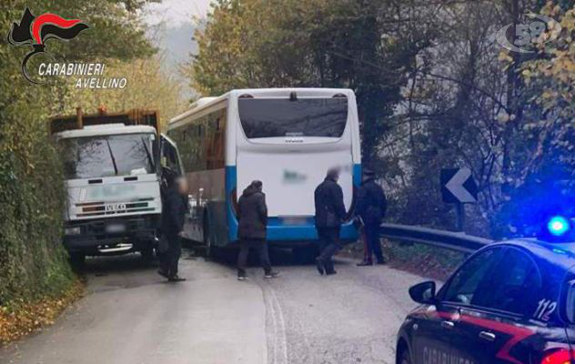 Scontro bus-camion: paura per 10 bambini