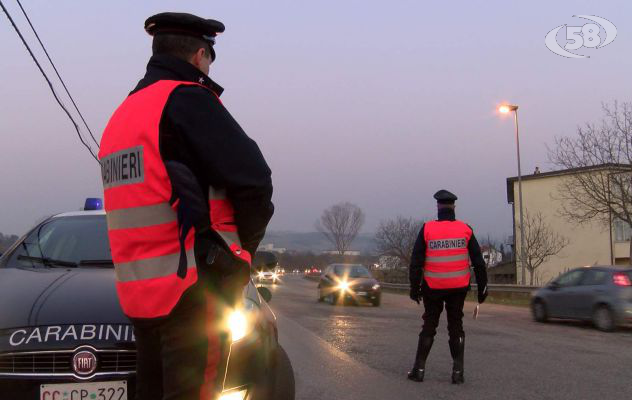 Furto di un trattore, carabiniere libero lo intercetta nelle campagne del foggiano: ladri in fuga