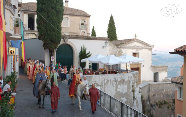 Dono delle Sacre Spine: eletta la coppia reale