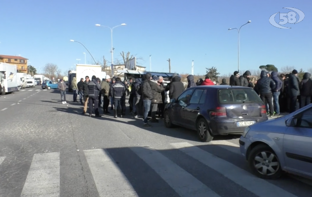 Mercato, esplode la rabbia: sit-in e accuse al sindaco /VIDEO