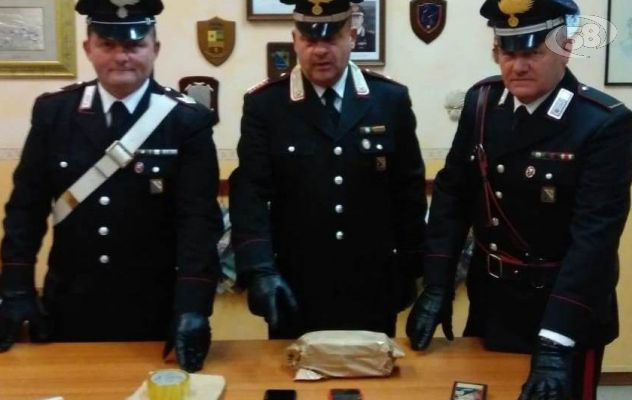 Consegnano pacco ad una 82enne, e si fanno consegnare 3mila euro: arrestati truffatori