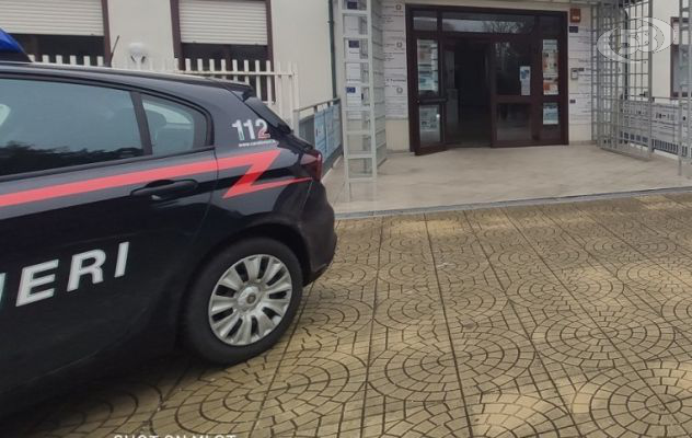 Contrasto alla droga, carabinieri e unità cinofile a scuola