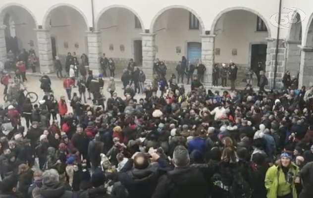 Mai così tanti per la Candelora, fede e folklore /VIDEO