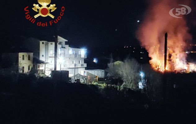 Ariano, due depositi agricoli in fiamme