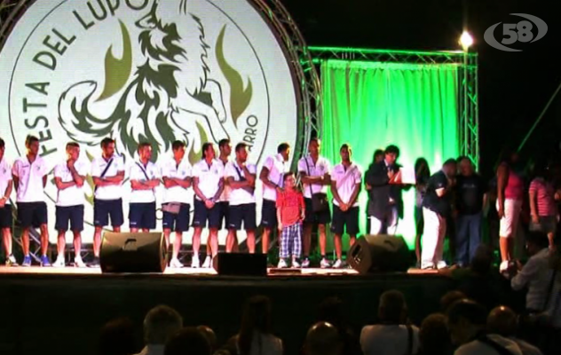 Festa del lupo, bagno di folla alla presentazione della squadra