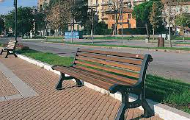 Emergenza Coronavirus, vietato sedersi sulle panchine