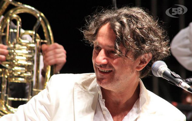 Bregovic, un brindisi al popolo gitano dal palco del Gesualdo