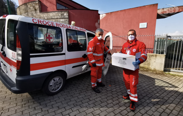 Ariano, la Croce Rossa consegna mascherine e generi alimentari agli immigrati