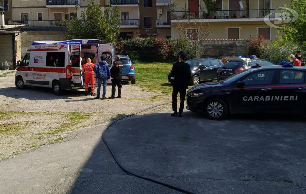 Colpisce la moglie a martellate e tenta il suicidio: paura in paese