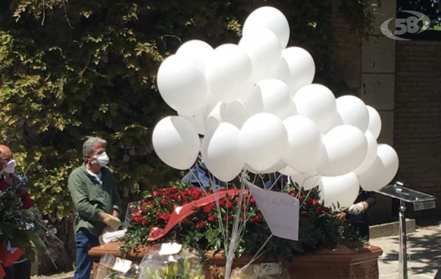 L'ultimo saluto a Pietro. Funerali in forma ristretta e privata