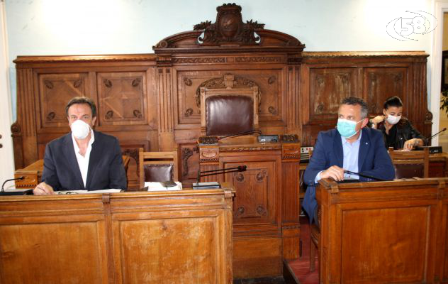 Riaprire in sicurezza, vietato l'ingresso agli uffici provinciali. In caso di necessità esibire la certificazione 'Covid free'