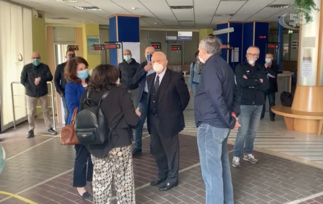 De Luca al Centro per l'Impiego: ''Inquietante, riferirò a Conte''