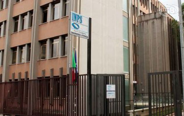 Intascavano il reddito di cittadinanza senza averne i requisiti: denunciati per truffa