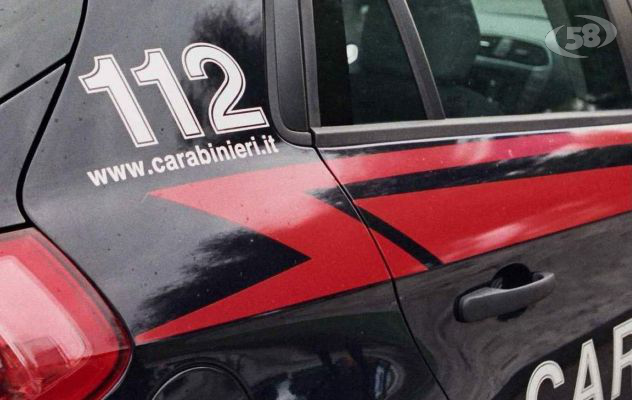 Fermata dai Carabinieri, tenta di disfarsi della droga: 40enne di Ariano segnalata