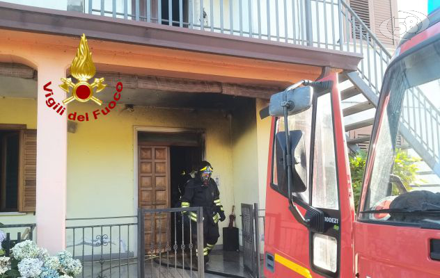 Abitazioni in fiamme a Tufo e Montemiletto, caschi rossi in azione