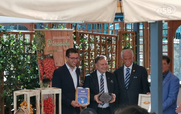 L’Irpinia protagonista: al “Il Mulino della Signora” di Sturno il prestigioso riconoscimento di Amira “Locale del Cravattino d’oro”