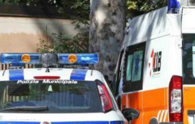 Trovato senza vita in casa, l'sos lanciato dai vicini