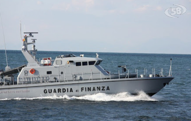 Controlli serrati in mare e lungo la fascia costiera, task force della Guardia di Finanza