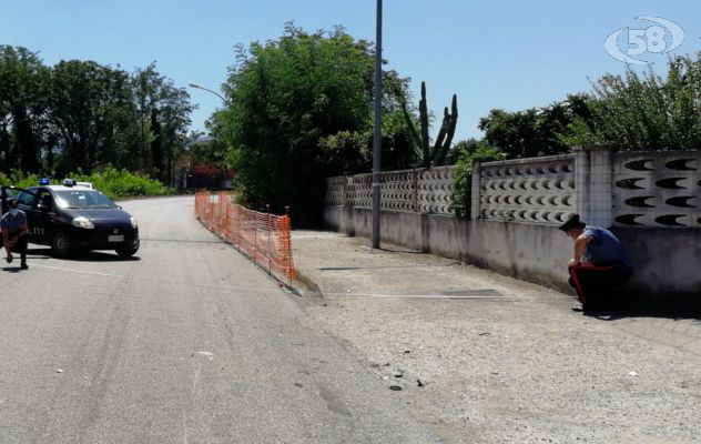 Impatto tra un'auto e una moto: centauro trasportato in ospedale