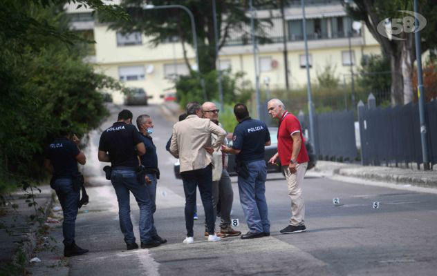 Avellino, agguato e spari: 35enne ferito. Caccia all'uomo