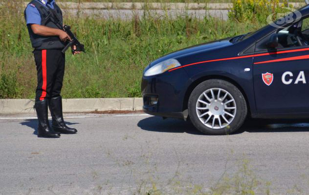 Calabritto, in giro con un coltello a serramanico nascosto in uno zaino: 40enne denunciato dai carabinieri