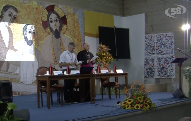 “Ritorniamo all’essenziale”, il Vescovo Melillo dà il via al congresso diocesano