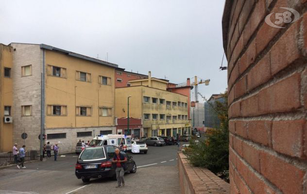 Malore davanti alle Poste di Ariano, muore 78enne