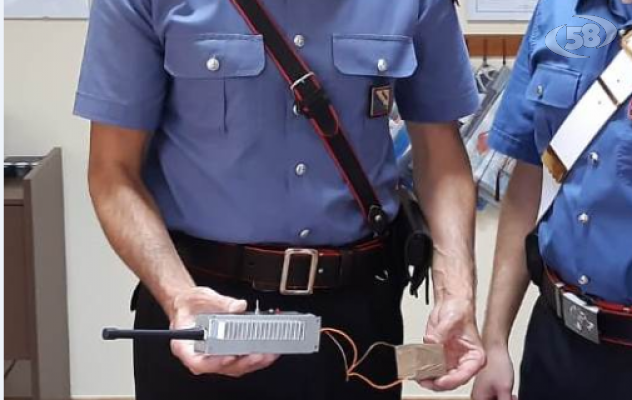 Furti sventati, presi due pregiudicati anche con un disturbatore di frequenze 'jammer'