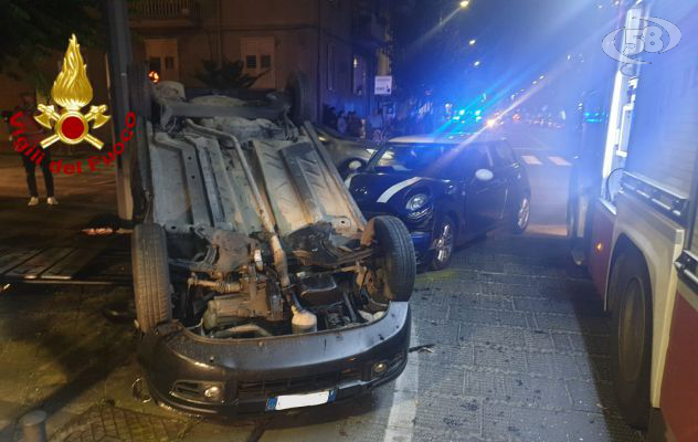 Violento impatto tra auto, paura ad Avellino: 4 in ospedale
