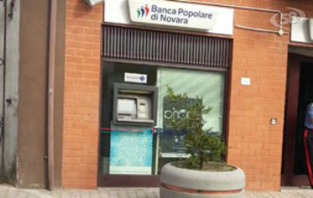 Scampitella, sfondano con l'auto il vetro della Banca e rubano 5 mila euro