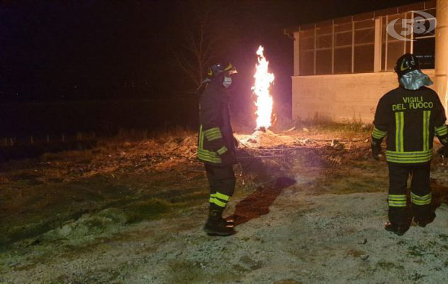 Fiamme dal pozzo, Vigili del Fuoco a lavoro