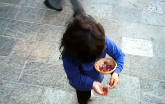 Chiedevano l'elemosina in strada, foglio di via per due romene