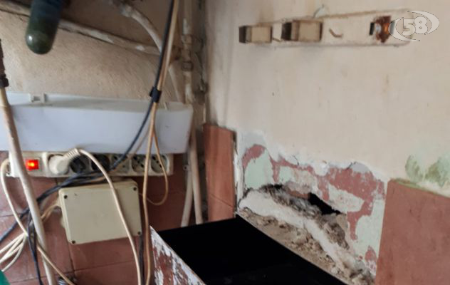 Droga dentro le mattonelle, arrestati padre e figlio