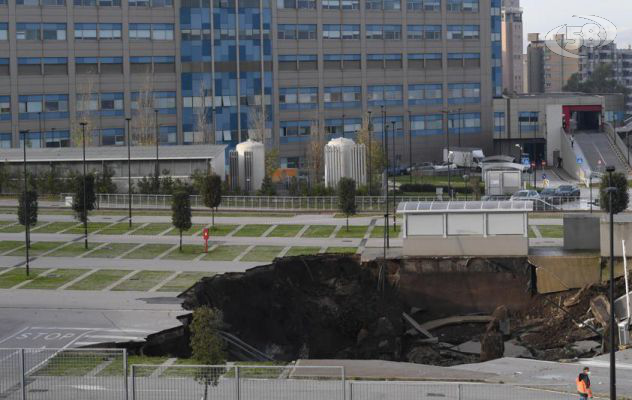 Enorme voragine all'Ospedale del Mare di Napoli