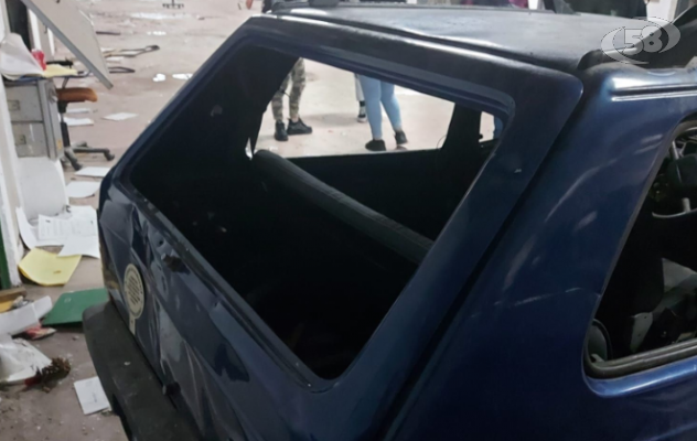 Fanno irruzione nel mega parcheggio e danneggiano auto comunale, presi sette ragazzini