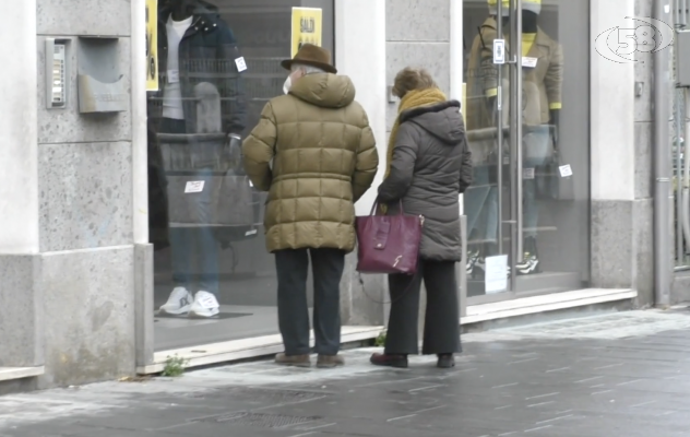 Saldi al via, Confcommercio ai consumatori: ''Meno on line e più negozi''