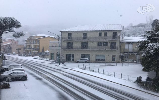 Maltempo: neve sull'Irpinia, Tricolle imbiancato /VIDEO