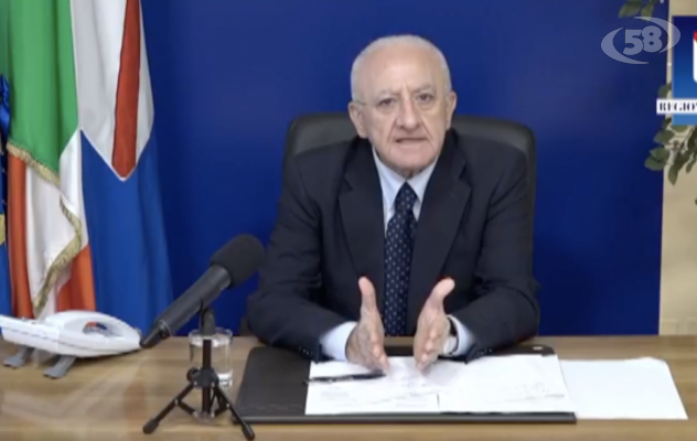De Luca: ''Con scuole aperte contagi in aumento''. Oggi si decide