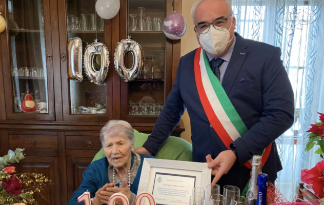 Trevico paese di centenari. Festa per il primo secolo di vita di nonna Chiara