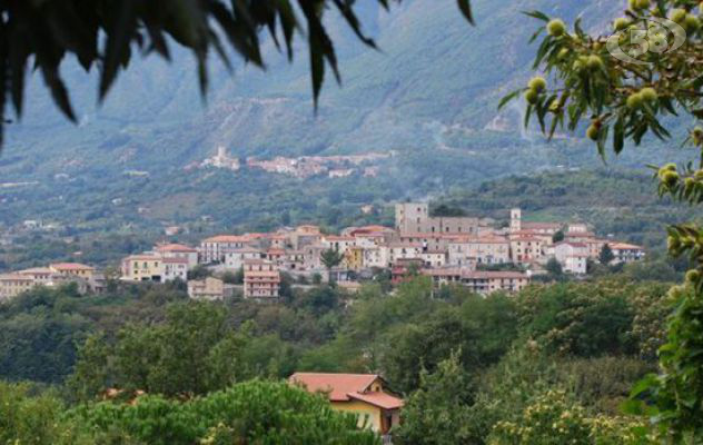 Comune senza soldi, a Capriglia il sindaco fa anche il custode del cimitero