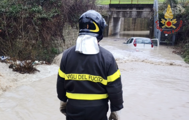 Irpinia sott'acqua, disagi ovunque: allagamenti e auto bloccate