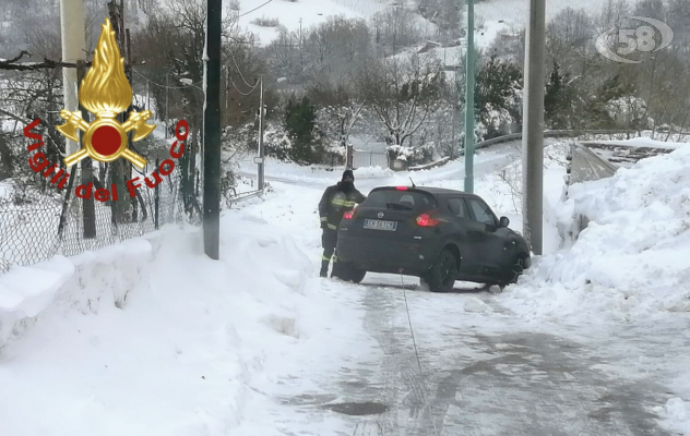 Irpinia nella morsa del gelo: Vigili del Fuoco a lavoro