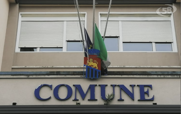 A Grotta bandiere a mezz’asta per la giornata nazionale in memoria delle vittime del covid