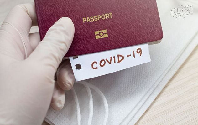 ''Passaporto vaccinale'': in Campania consegnate 170 mila card
