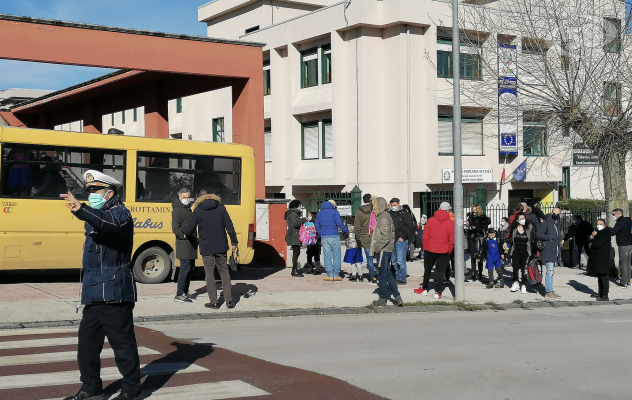 Grotta proroga la chiusura di scuole, mercato, cimitero