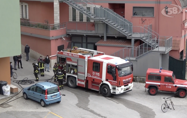 Ariano, principio d'incendio all'ex Kristall: arrivano i Vigili del Fuoco /VIDEO